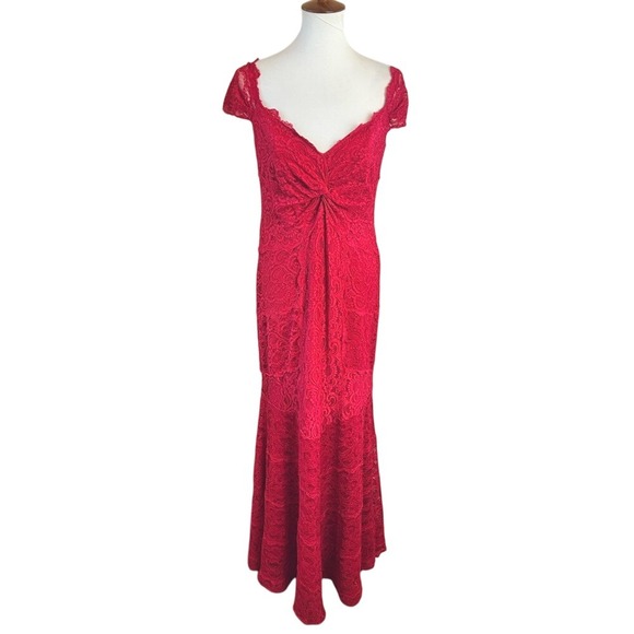 Nicole Miller Collection Red Lace Gown - Size 14 - Made in USA - Picture 1 of 11
